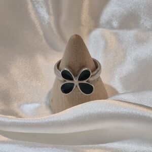 Chunky STERLING Silver marked 925 Flower Or Clover Ring Sz 8 3/4